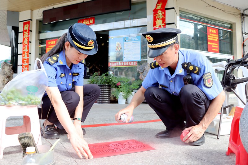 獨(dú)山縣：規(guī)劃城市“文明線” 為流動(dòng)攤販“安個(gè)家” (5)