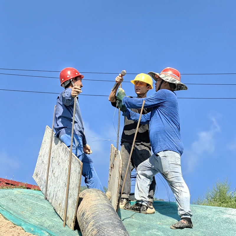 混泥土管道固定（何敏攝）